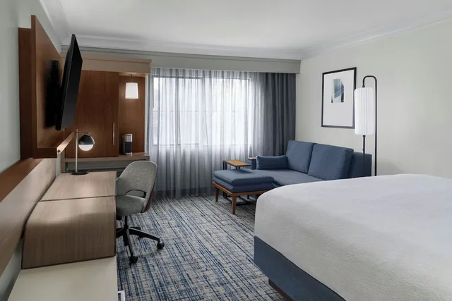غرفة بسرير كينج مع أريكة لذوي الإعاقة، Courtyard By Marriott Palo Alto Los Altos 1/4