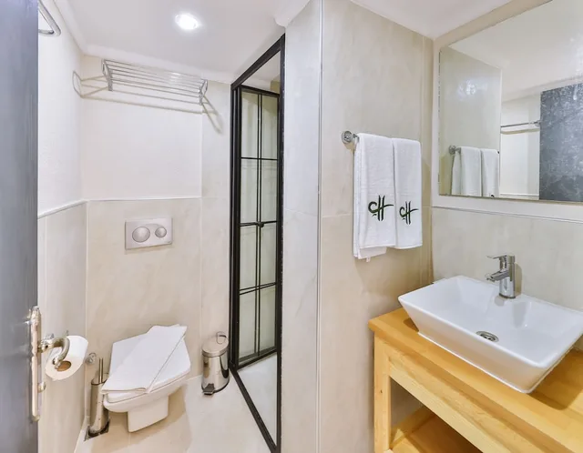 غرفة قياسية بسرير كوين، Cinar Boutique Hotel 2/3