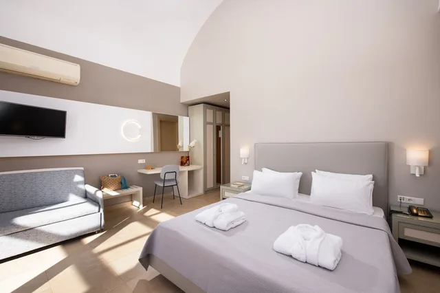 غرفة سوبيريور بسرير كينج بإطلالة على الحديقة مع أريكة، Olympion Sunset 2/5