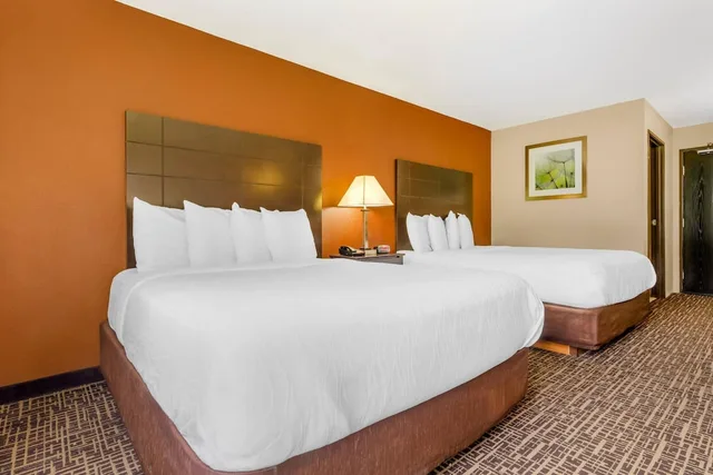 غرفة قياسية بسريرين كوين، Quality Inn & Suites Caseyville - St. Louis 4/10