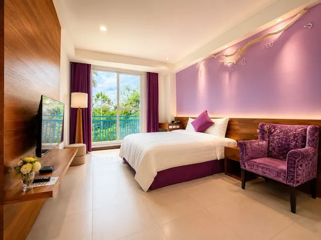 Room, Queen Bed, Mountain View, Balcony, J Resort 3/5