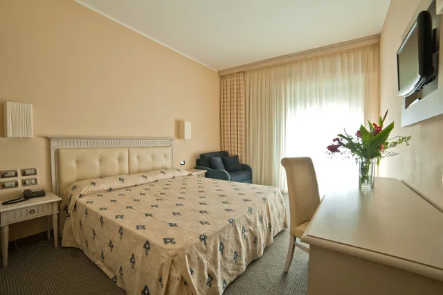 غرفة قياسية بسرير مزدوج أو سريرين منفصلين بإطلالة على البحر، Hotel Villaggio Club ALTALIA 2/4