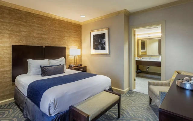 غرفة قياسية بسرير كوين لذوي الإعاقة، Robert Treat Hotel 2/9