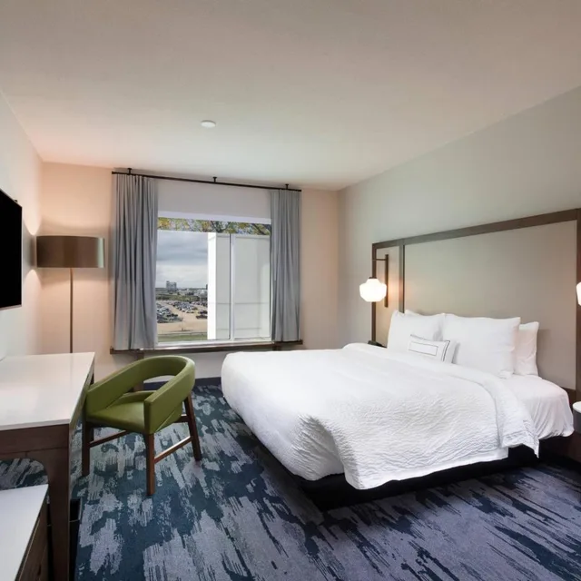 Guest Room, King Bed, Fairfield By Marriott Edmonton International Airport 1/14