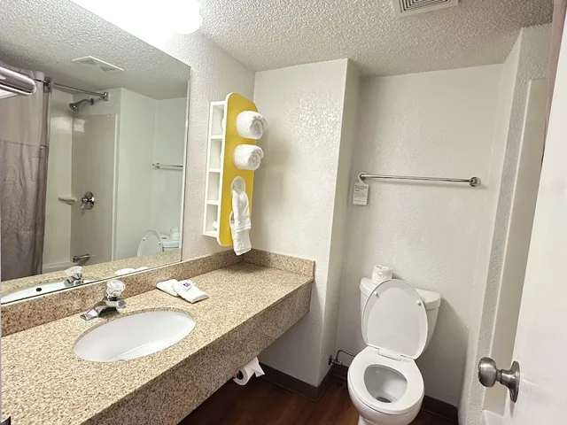 غرفة ديلوكس بسرير كينج، Motel6 Springfield, VA - Washington DC Southwest 4/4