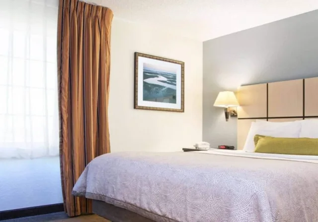غرفة بسرير كوين لذوي الإعاقة، MainStay Suites Southfield-Detroit 1/2