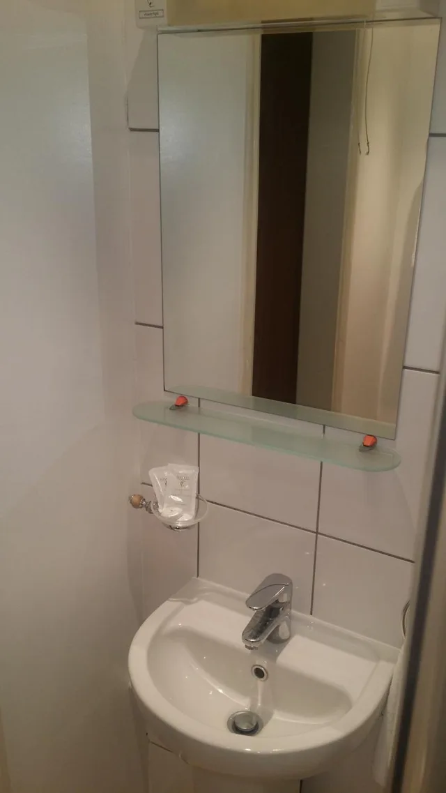 غرفة ثلاثية، Arriva Hotel 7/8