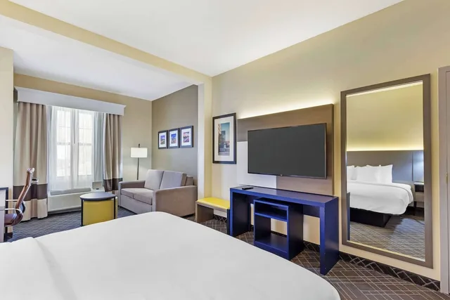 Room, King Bed, Sofa, Comfort Suites Hanes Mall 1/5