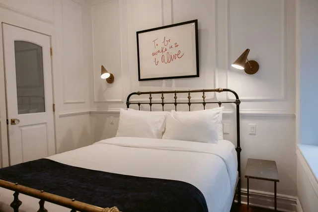Cozy, Queen Bed, Life Hotel New York 2/3