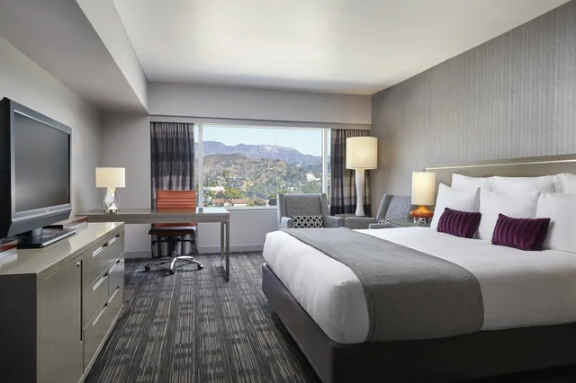 Skyline, King Bed، Loews Hollywood Hotel 1/10