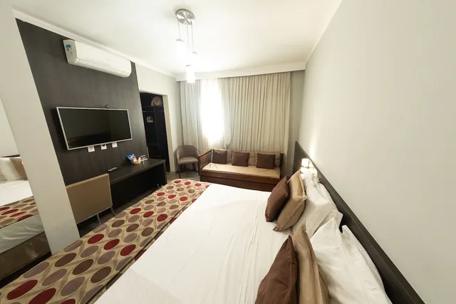 Luxury, Suite, King Bed, CLASS HOTEL GUAXUPE 2/5