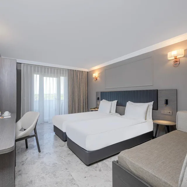 غرفة قياسية بسرير مزدوج، Adora Golf Resort Hotel 1/8