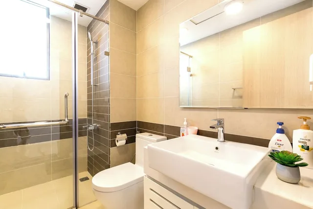 شقة بسرير كوين وسريرين كينج بـ3 غرف نوم، Spacious Saigon 10/10