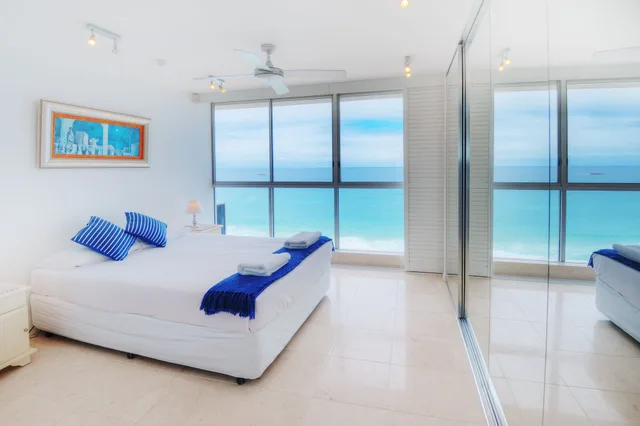 2 Bedrooms, Deluxe, Queen and Twin Beds, Ocean Front، Golden Sands 2/3