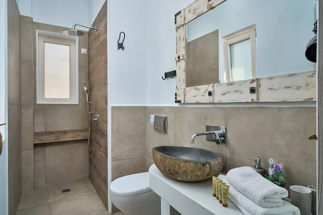 بنغل ديلوكس بسرير كوين وسريرين منفصلين بإطلالة على البحر، Althea Boutique Hotel 1/1