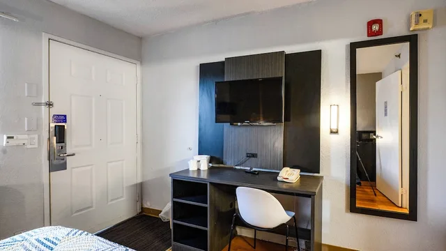 غرفة قياسية بسرير كوين للمدخنين، Motel6 Wethersfield, CT - Hartford 9/9