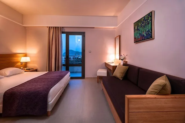 غرفة قياسية ثلاثية بسريرين منفصلين وسرير بطابقين، Porto Platanias Village Resort 4/10