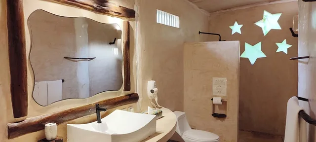 جناح بريميوم بسرير كينج وسريرين منفصلين بإطلالة على البحر، Villa Las Estrellas 7/9