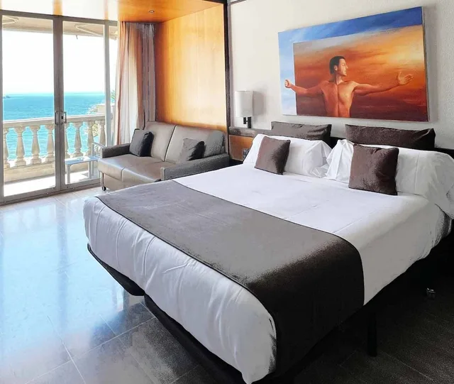 غرفة ديلوكس بسرير فردي بإطلالة على البحر بشرفة، Hotel Estela Barcelona 3/7