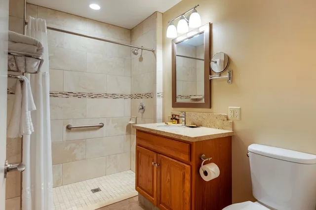 شقة بسرير كينج مع أريكة بمنطقة جلوس بمطبخ، Best Western Plus Santa Barbara 2/3