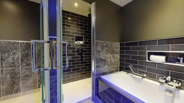 جناح بسرير كينج بإطلالة على القناة بغرفة نوم واحدة، Holiday Inn Manchester - City Centre 5/5