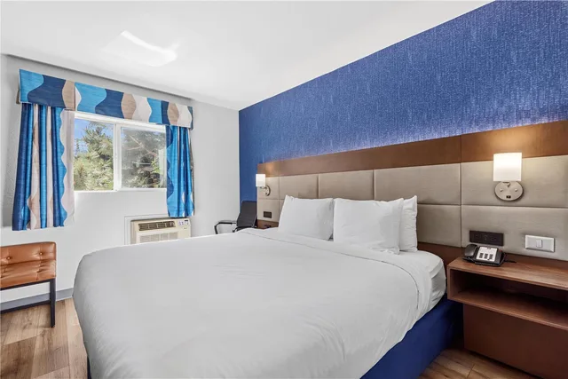 غرفة بسرير كينج، SureStay Plus Hotel by Best Western Mammoth Lakes 1/3