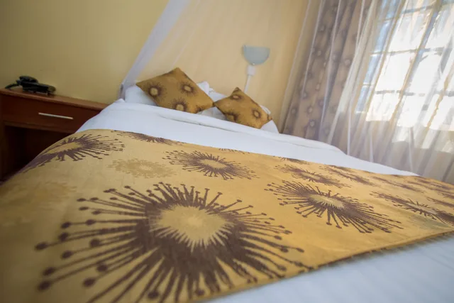 Standard, Double Bed, Hotel Embassy 4/6