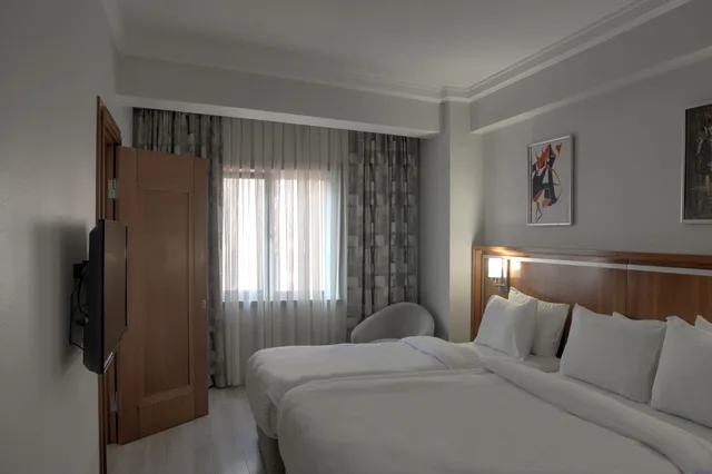 غرفة سوبيريور ثلاثية بسرير مزدوج وسرير فردي بإطلالة على المدينة بغرفة نوم واحدة، Orka Royal Hotel 1/10