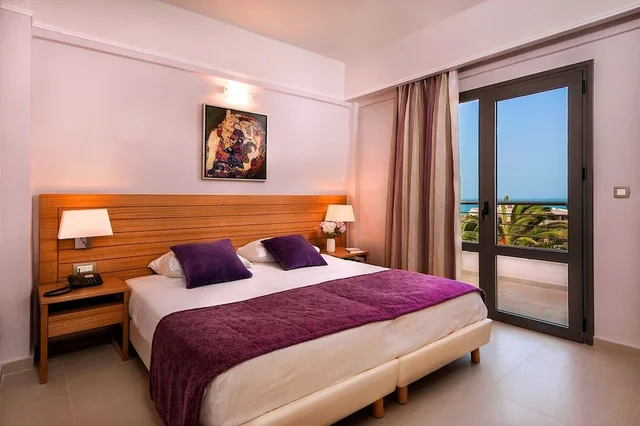 غرفة قياسية ثلاثية بسريرين منفصلين وسرير بطابقين، Porto Platanias Village Resort 2/10