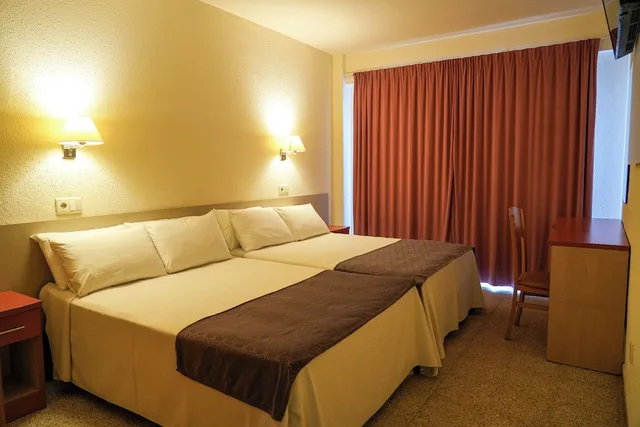 غرفة رباعية بأربعة أسرّة، H Top Molinos Park 1/10