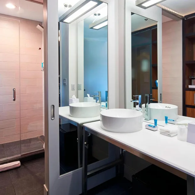 Aloft, Guest Room, 2 Double Beds، ALOFT CLEVELAND AIRPORT 9/10