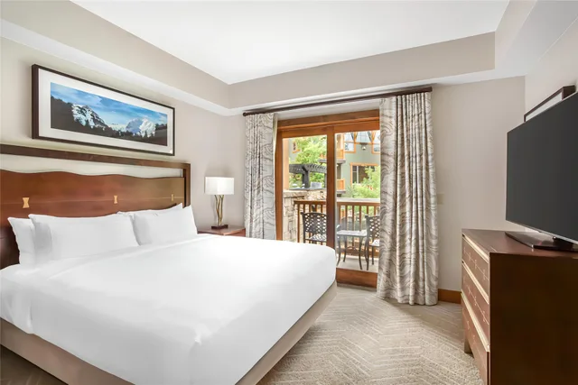 جناح بريميير بسرير كينج بغرفة نوم واحدة مع أريكة، Hilton Grand Vacations Club Sunrise Lodge Park City 1/2