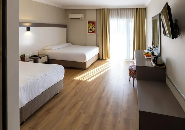 غرفة قياسية ثلاثية بسرير مزدوج وسرير فردي بغرفة نوم واحدة، Mene City Hotel 4/10