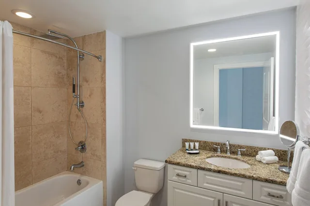 غرفة رباعية بإطلالة على النهر، Westin Cape Coral Resort Formely the Resort At Marina Village 3/6