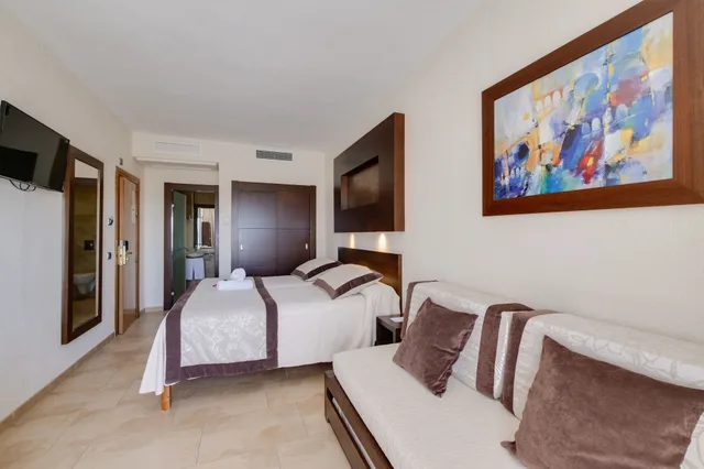 غرفة عائلية رباعية بسرير مزدوج بشرفة مع أريكة، Hotel Condesa 3/7