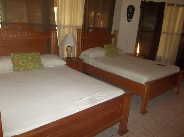 غرفة اقتصادية بسريرين كوين، Foster's West Bay Resort 2/5
