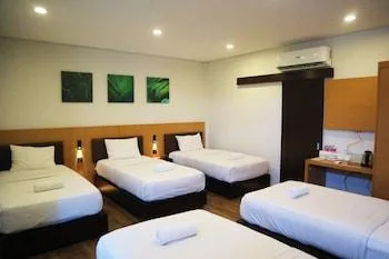 سكن مشترك مختلط عائلي، Dolores Tropicana Resort 1/1