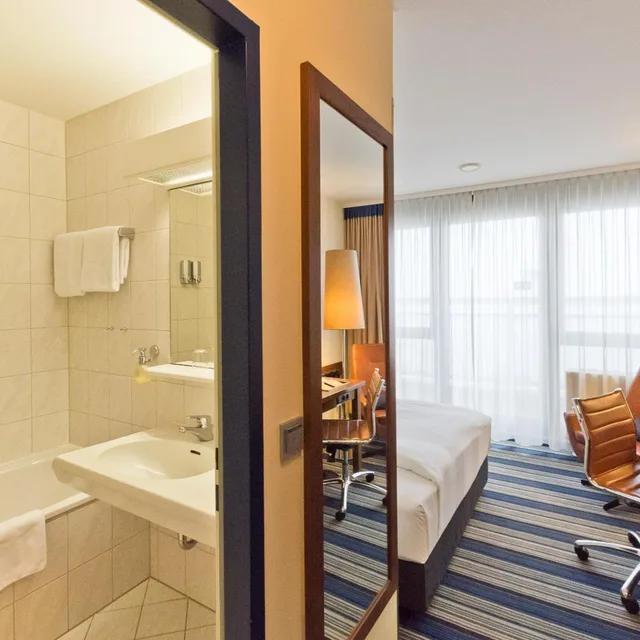 غرفة كلاسيكية ثلاثية بسرير مزدوج، Arthotel ANA im Olympiapark 5/6