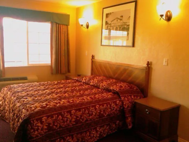 غرفة قياسية بسرير كينج، Aqua Inn Motel 2/5