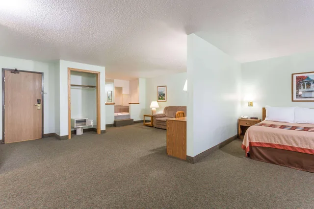 جناح استوديو بسرير كينج، Super 8 by Wyndham Gallipolis Pt Pleasant Area 1/1