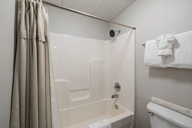 شقة سكنية فاخرة بغرفتي نوم بجاكوزي بمطبخ، Still Waters Resort 9/10