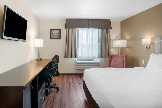 غرفة قياسية بسرير كوين، Econo Lodge Inn & Suites Springfield Main Street 5/10