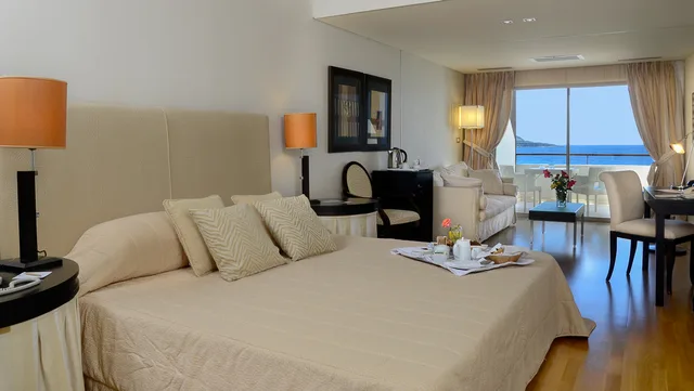 غرفة ثلاثية بإطلالة على البحر، Plaza Resort Hotel 1/2