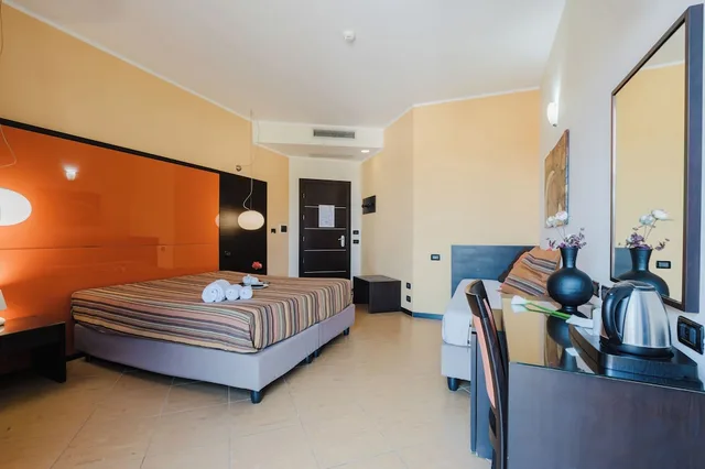 غرفة سوبيريور بسرير مزدوج بإطلالة على البحر، Cerri Hotel 1/6