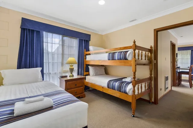2 Bedrooms, Swan, Family, Cottage, Swansea Cottages & Motel Suites 1/6