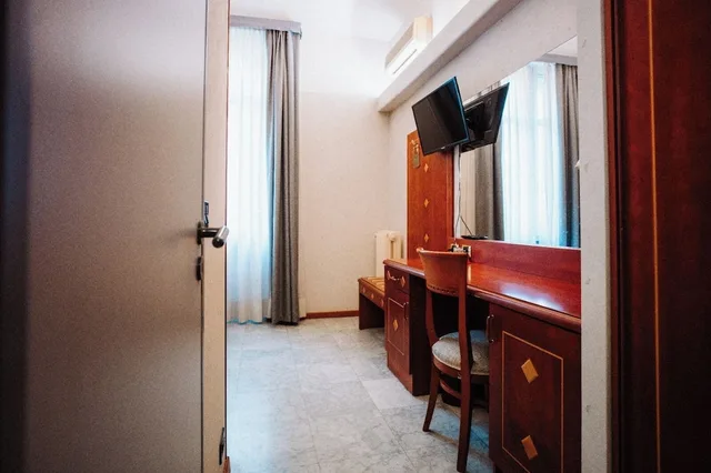 غرفة مفردة، Hotel Chelsea 8/15