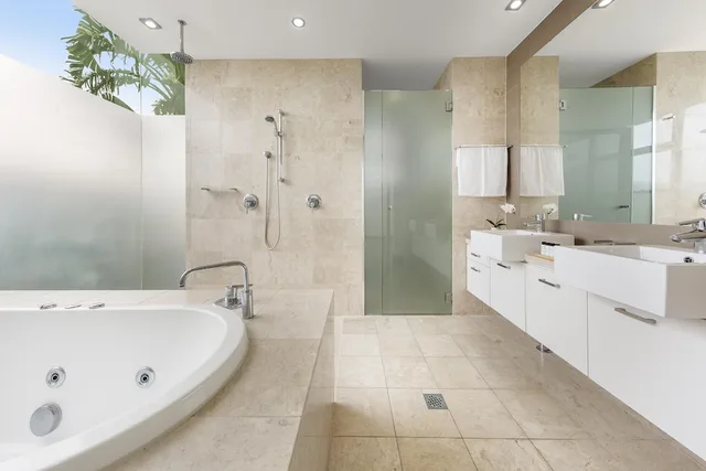 غرفة تنفيذية بسرير كينج وسريرين منفصلين بغرفتي نوم، Oaks Casuarina Santai Resort 6/7