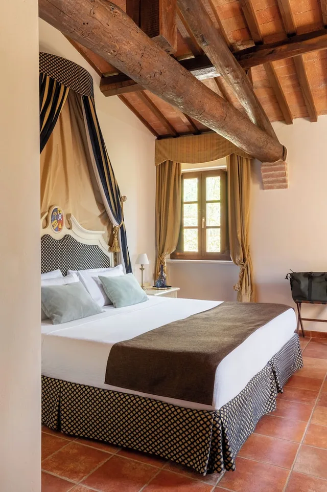 جناح جونيور بسرير كوين، Castello Di Leonina Relais 2/9