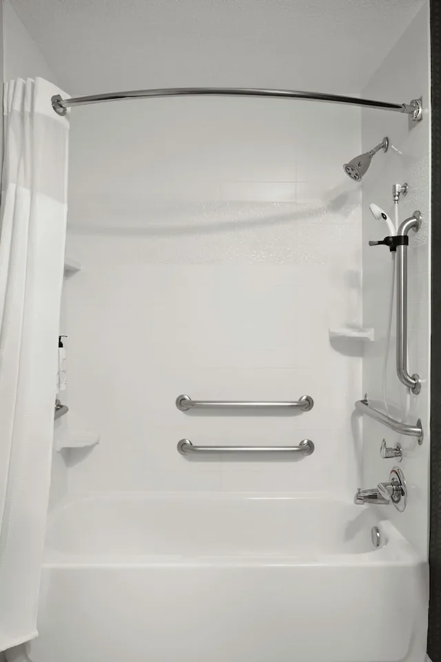 جناح تنفيذي بسرير كينج مع أريكة لذوي الإعاقة، Fairfield Inn Suites By Marriott Chicago Naperville Aurora 3/3