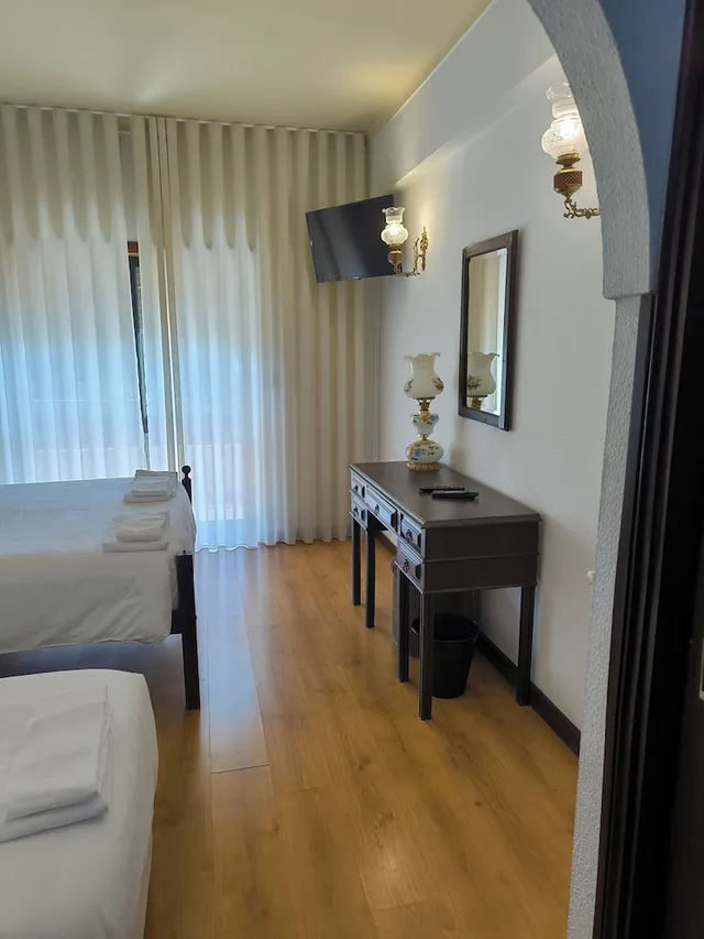 غرفة قياسية ثلاثية بثلاثة أسرّة بحمام خاص، HOTEL MIRA SERRA 3/3